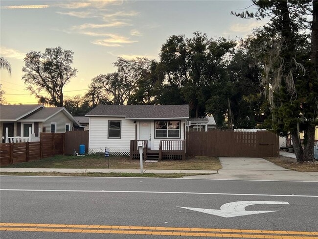 Photo - 1658 Hempel Ave