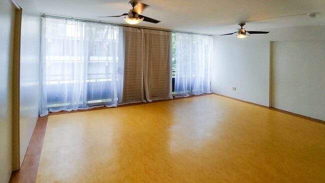 Building Photo - Spacious Studio Unit B302 Rental