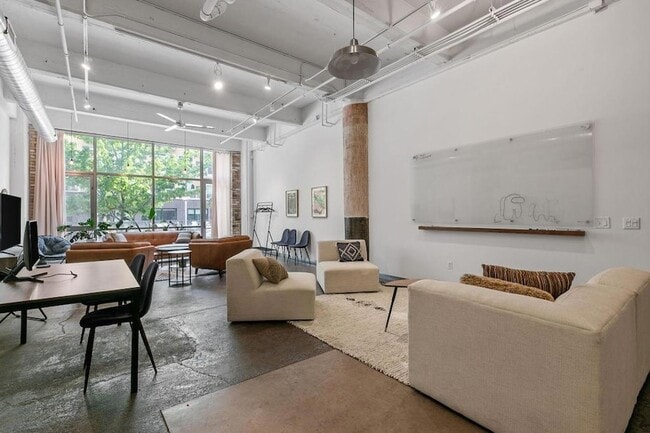 Photo - 700 N Washington Ave