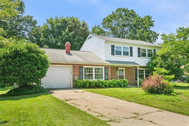 Building Photo - 221 Commodore Dr