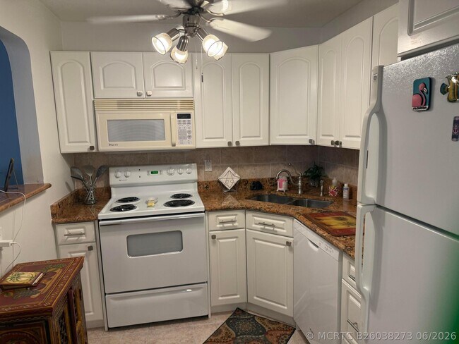 640 Snug Harbor Dr Unit F3