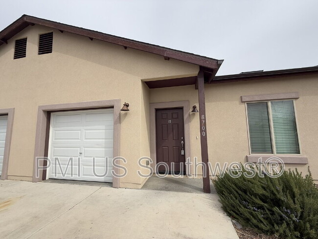 Building Photo - 8700 E Loos Dr Unit B Rental