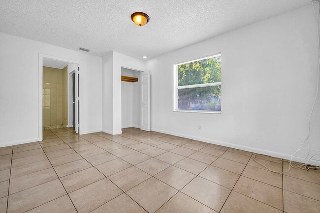 Photo - 336 NE 12th Ave