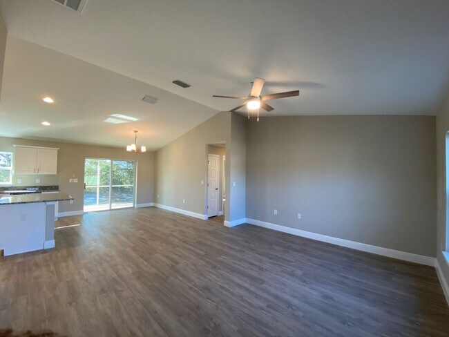 Photo - *** COMING SOON NOT AVAILABLE FOR SHOW UNIT MID APRIL....3/2/2 Silver Spring Shores **Won't Last***