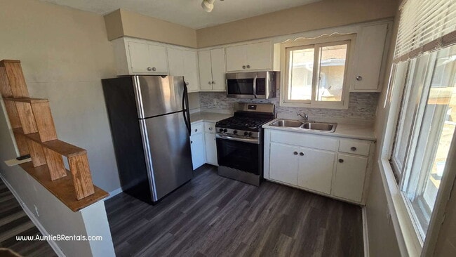 Photo - 3 Bedroom 1 Bath Multiplex Unit #4 – Columbia Heights Unidad #4