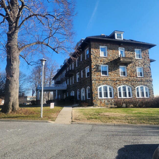 300 Commerce St