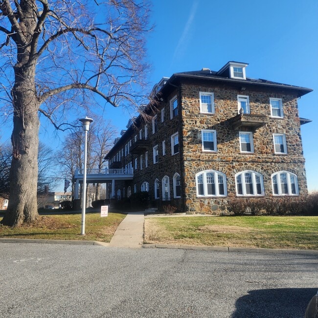 Photo - 300 Commerce St