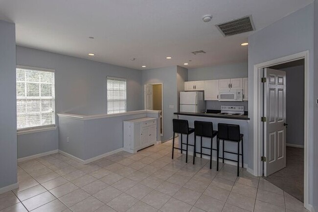 Photo - Cozy 1 bedroom/1 bath garage apartment in ...