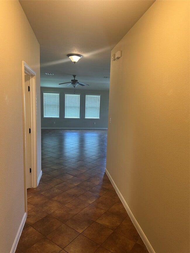 Photo - 7714 Squirrel Hollow Dr
