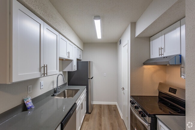 1BR, 1BA - 700SF - Kitchen - Whispering Oaks