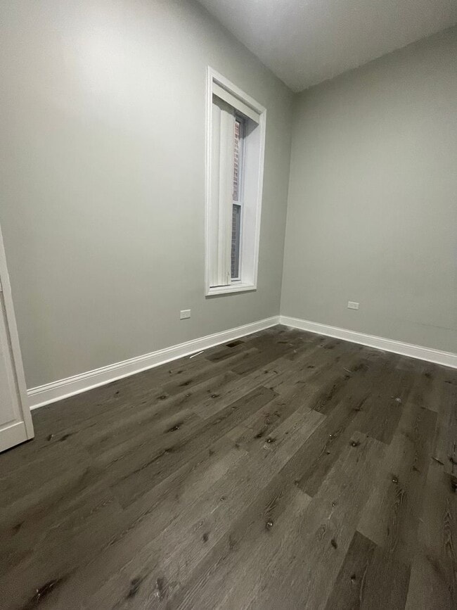 Photo - 930 W 35th St Unit 1F