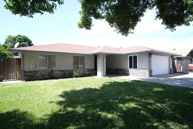 Building Photo - Cozy 3-Bedroom, 2-Bath Home