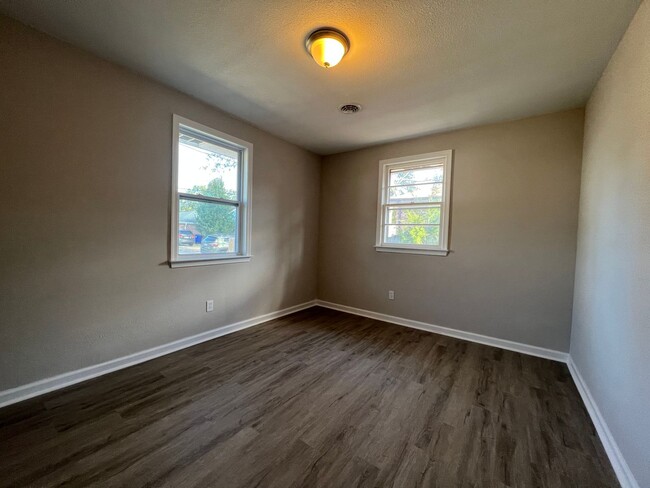 Photo - Chester,E.1045 Unidad #A