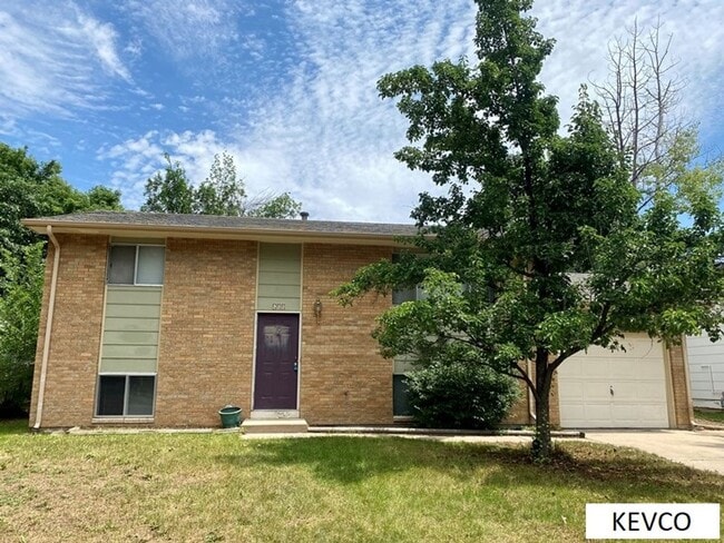 Cute House with Amazing Yard! - Cute House with Amazing Yard!