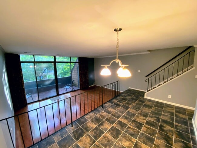 Building Photo - 2226 S Quincy St Unit 1