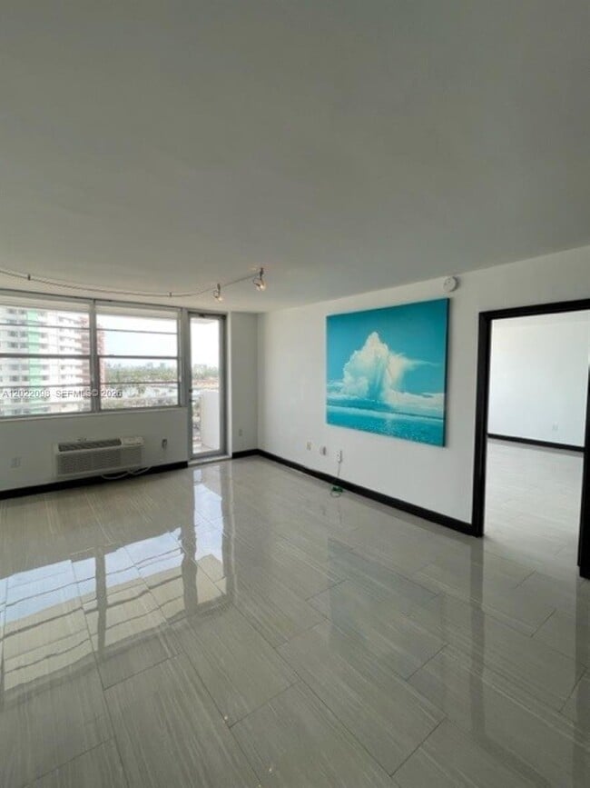 Photo - 5313 Collins Ave Unit 1004