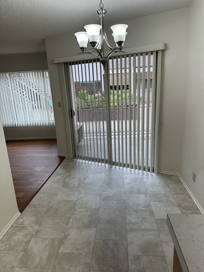 Photo - 1009 N Hayworth Ave