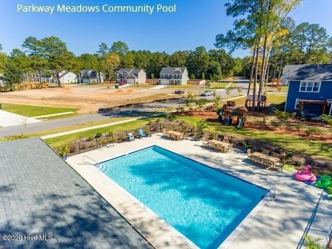 Photo - 587 Foothills St