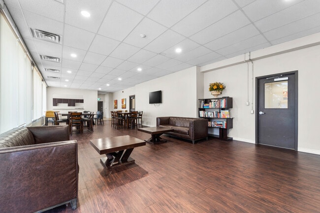 Photo - Regency Colonade