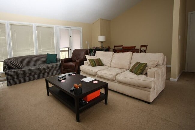 Photo - 204 Oak Tree Dr