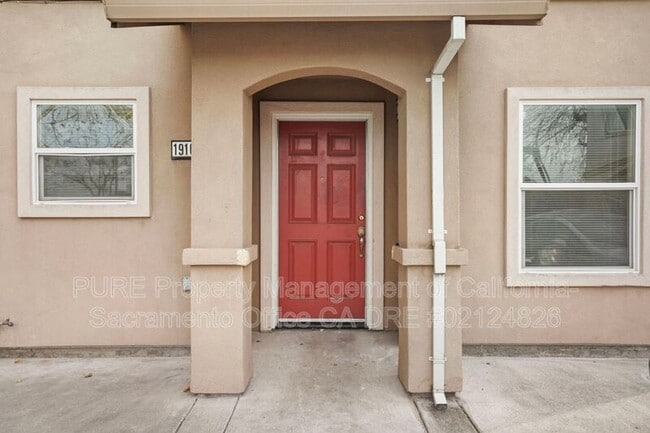 Building Photo - 1916 Juliesse Ave