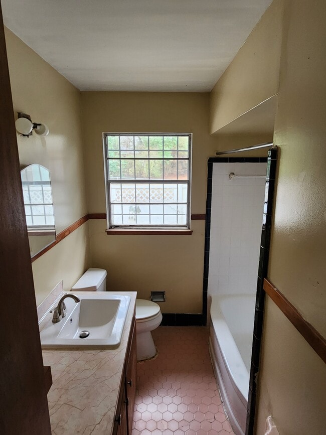 Photo - 729 Heather Ln