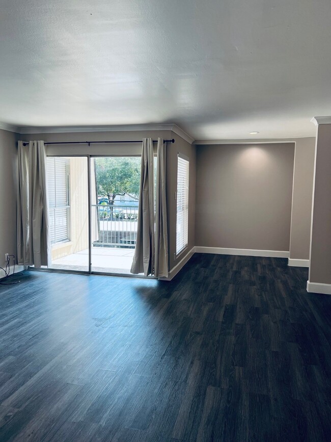 Building Photo - 800 Post Oak Blvd Unit 68 Rental