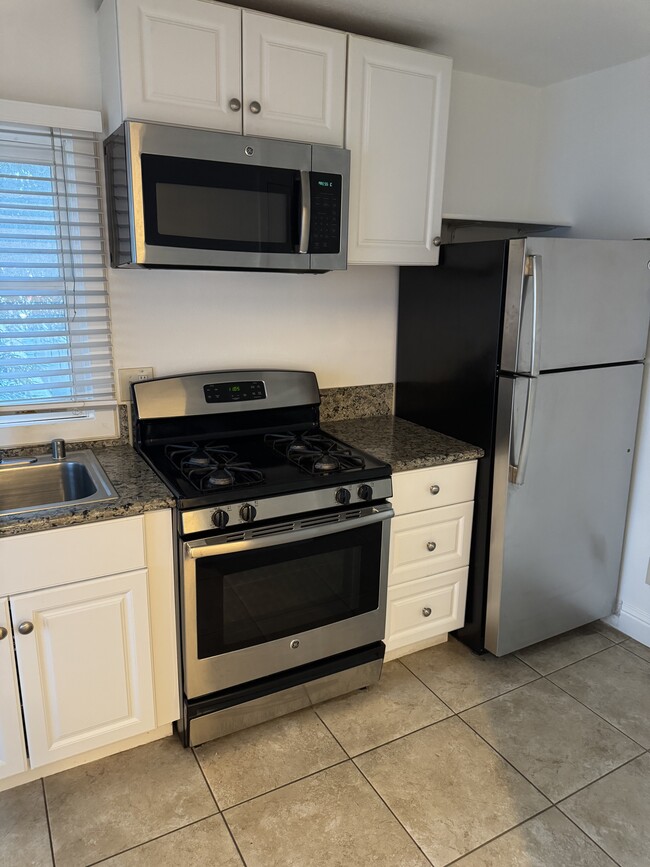 Photo - 1009 Solons Aly Unit Solons Alley Apt #2