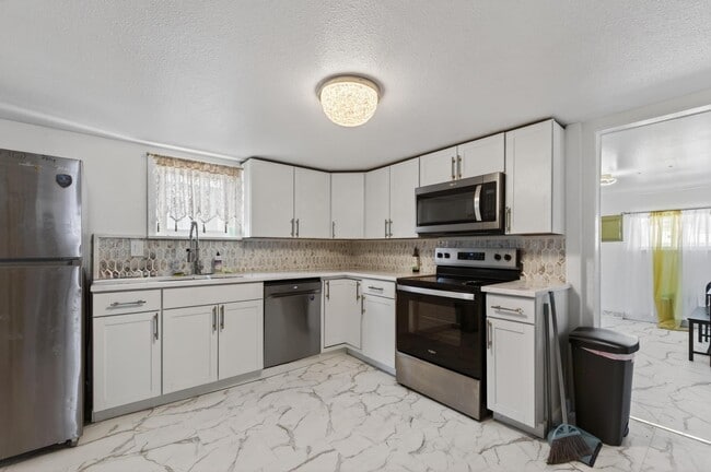 Photo - 307 E Oak St