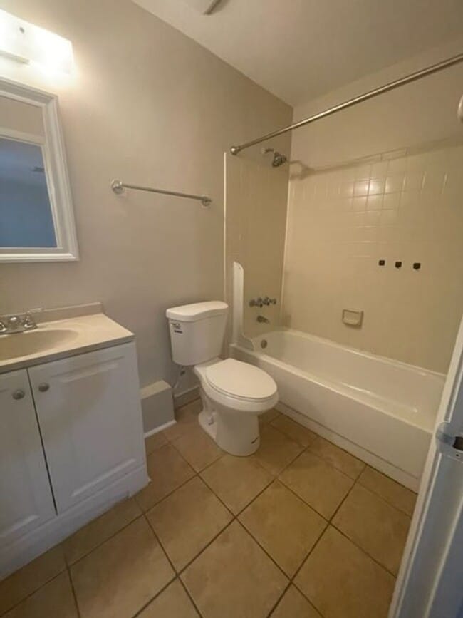 Photo - Updated 3 bed / 2.5 bath Townhome in Prime Gainesville Location