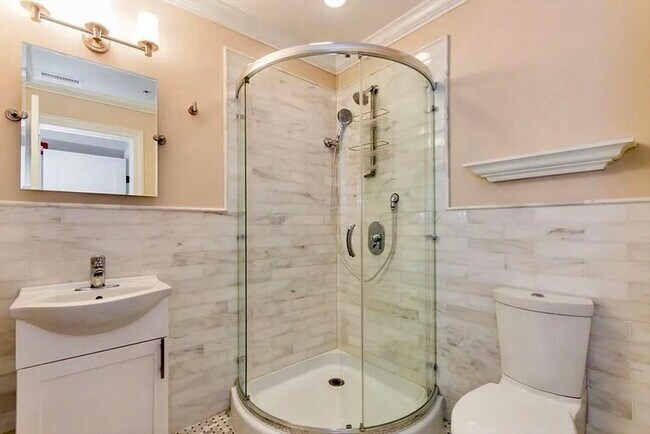 123 Warren Ave Unit 2