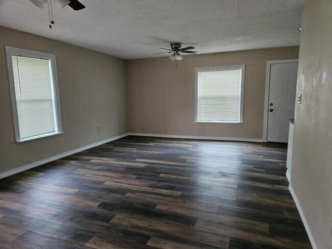 Photo - 817 Cresthill Rd