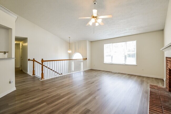 Photo - 976 Masters Ln