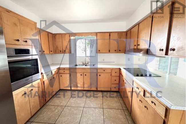 Building Photo - 3Bed/2Bath Apartment at 48th St/Thomas! Move-In Ready on 05/14/2026!--FENCED-IN YARD! NO HOA!