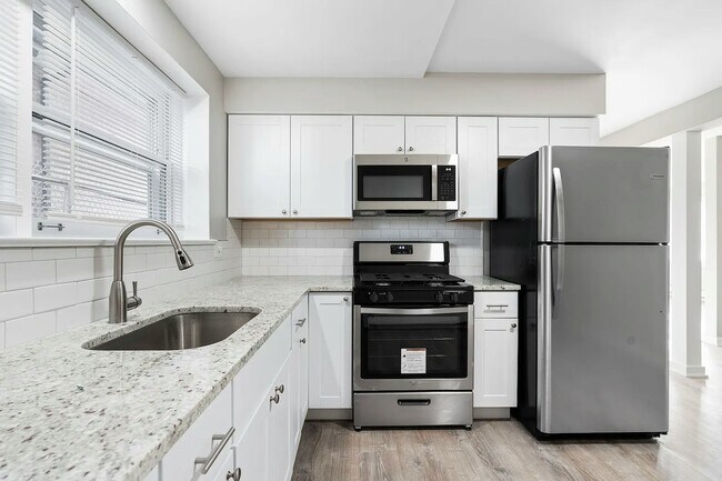 Photo - 5358 S Narragansett Ave Unidad 1