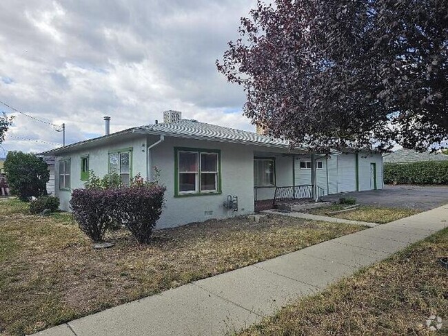 Building Photo - 2 Bedroom House