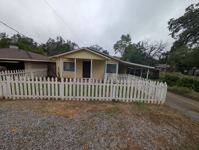 Building Photo - 2 bedroom one bath House in Shasta Lake
