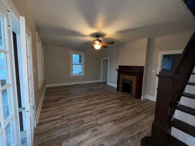 Photo - For Rent - 3 Bedroom 2 Bathroom