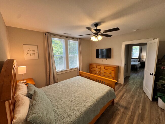 Photo - 214 E Horah St