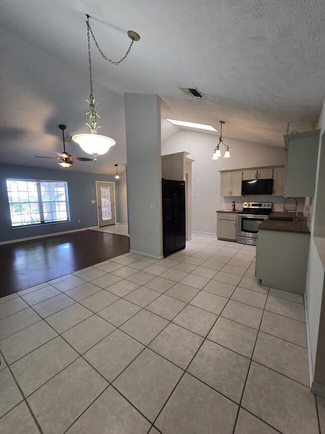 13309 Woodward Dr