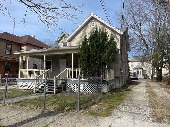 Building Photo - 718-720 E Grape St. Unit 2 Rental