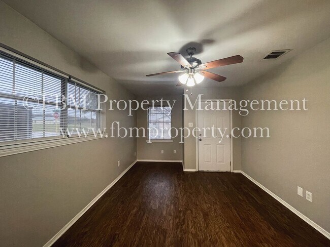 Photo - 1509 S Hall St Unit A