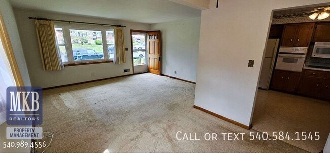 Photo - 2826 Sample Ave SE
