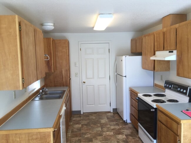 Photo - Quiet Eastside 3 Bdrm House, 2 Bath, All appliances in Kitchen, Attached Garage, Fenced Yard