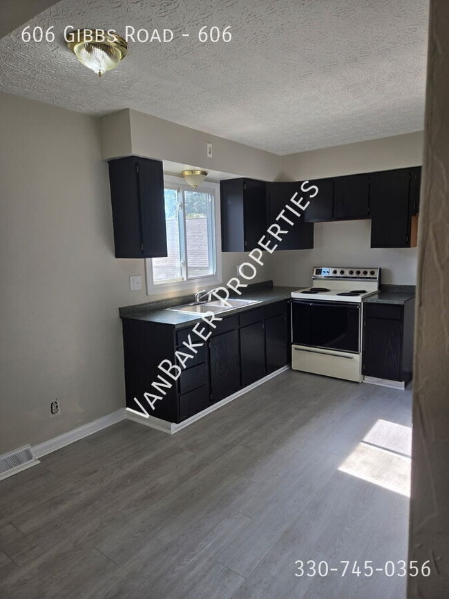 Building Photo - 606 Gibbs Rd Unit 606 Rental
