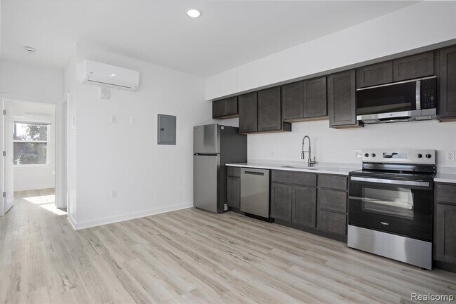 Photo - 799 E Grand Blvd Unidad 7