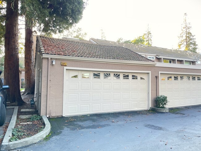 Photo - 3843 Burton Cmn