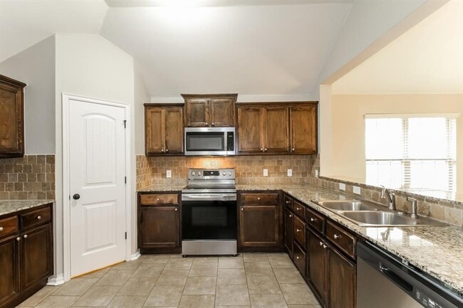 Photo - 613 Talon Dr