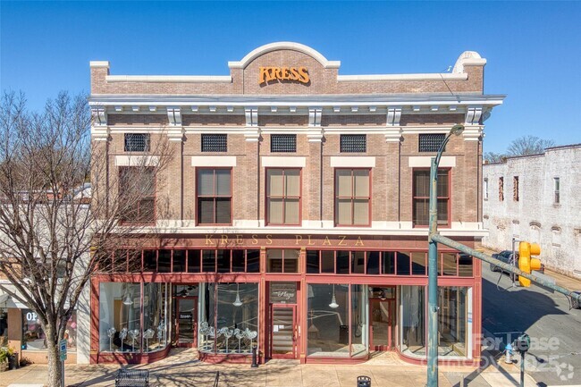 Building Photo - 300 S Main St Rental