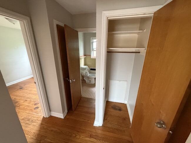 Mt Airy Horseshoe Apartments